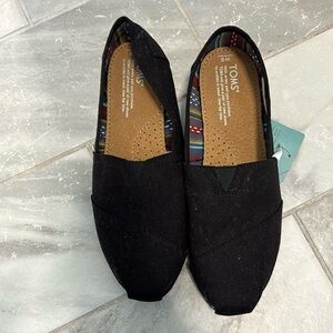 NWT women's toms size 8